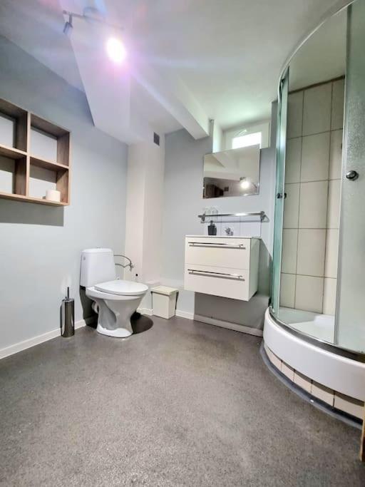 Simple Apartment Near Hockey & Football Arena Bratislava Exterior foto